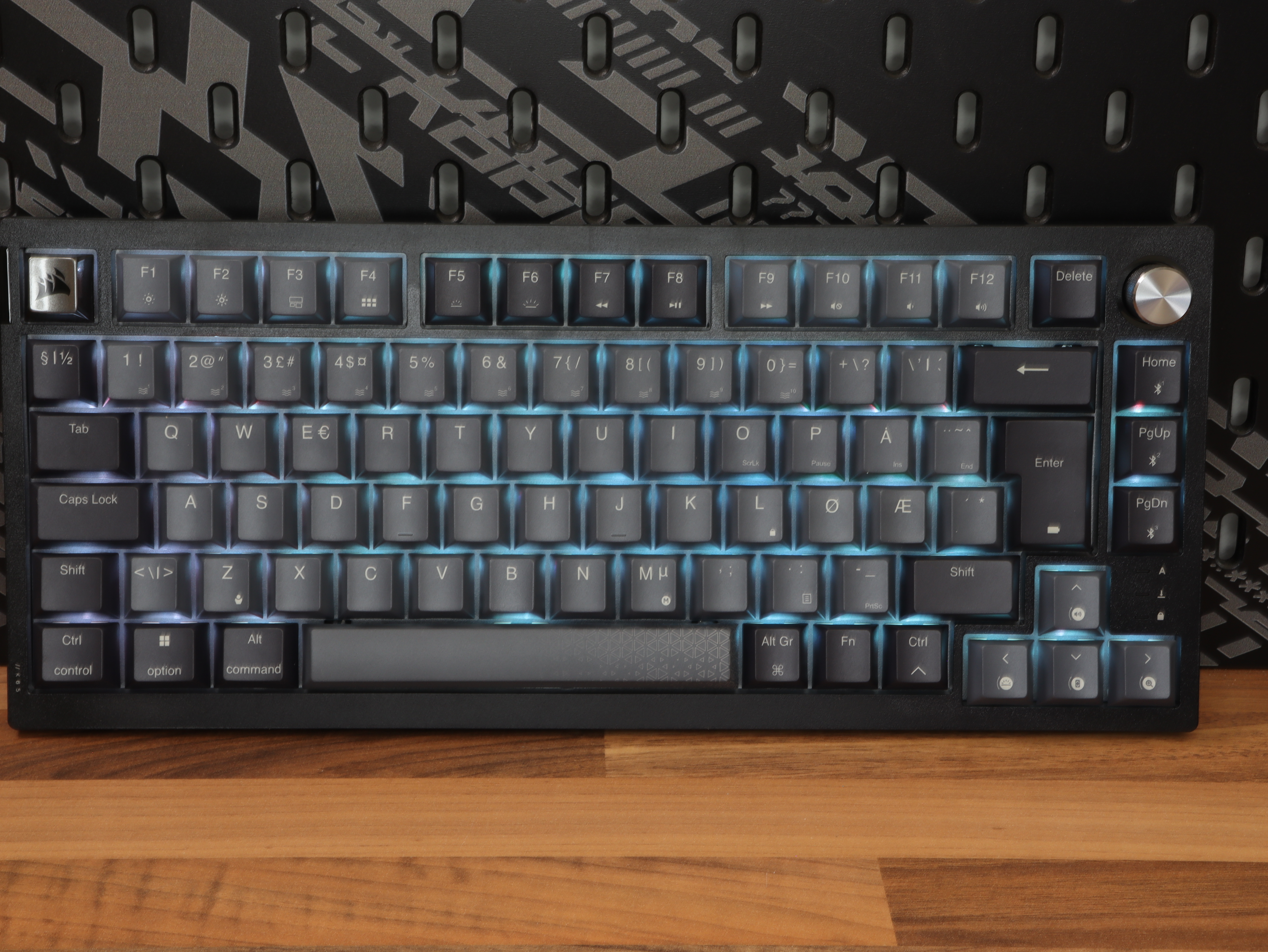 Corsair Plus Wireless gaming keyboard Red keyboard MLX 75% layout mechanical compact switches compact K65.JPG